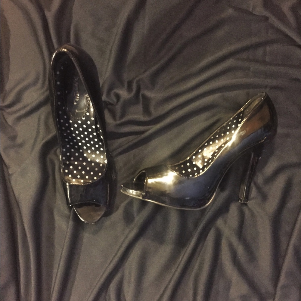Black heels size 9